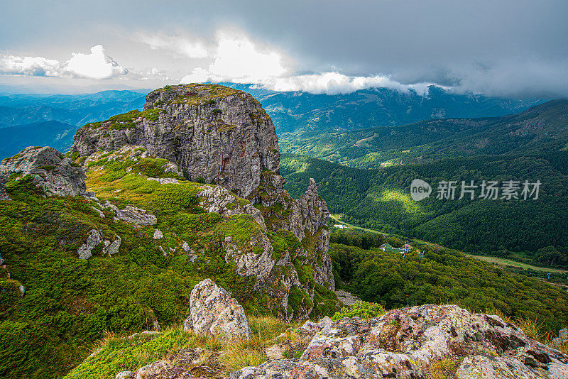 Babin zub - Stara planina，塞尔维亚。Babin zub是塞尔维亚东南部Stara Planina山脉的一座山峰。